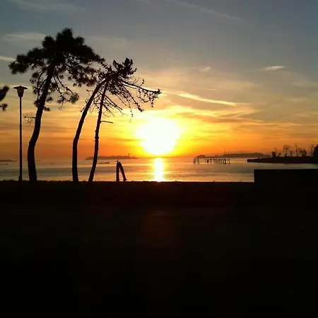 Lagoon View דירה *